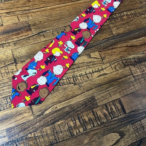 Peanuts Character Tie featuring Franklin Charlie Brown Linus snoopy 100% silk - Picture 4 of 6